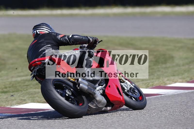 /Archiv-2025/49 26.08.2025 Cornu Master School ADR/blau-bleu/28